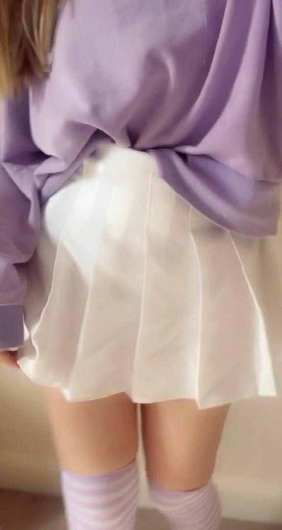 Walking towards your bed :3