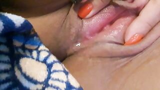 Flexing and juicing my pussy